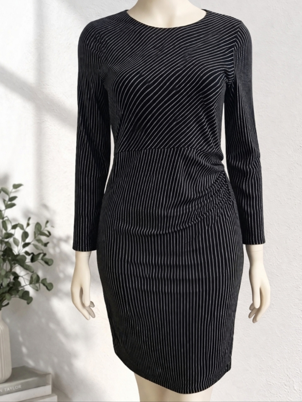 ann taylor dresses black Pinstriped Sheath Dress Slimming Stretch Size Medium seam zipper pockets Hollow Out womens elegant black white Material:Cotton